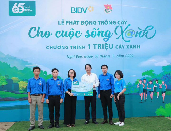 BIDV thực hiện chương trình 'Trao máy tính, gửi tương lai' tại Thanh Hóa - 1