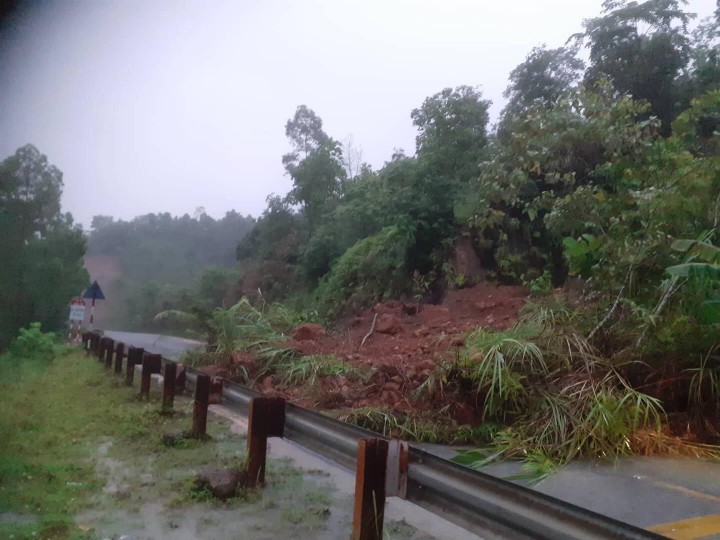 Ảnh: Mưa lớn nhấn chìm nhiều tuyến đường ở Lạng Sơn, Bắc Giang - 12