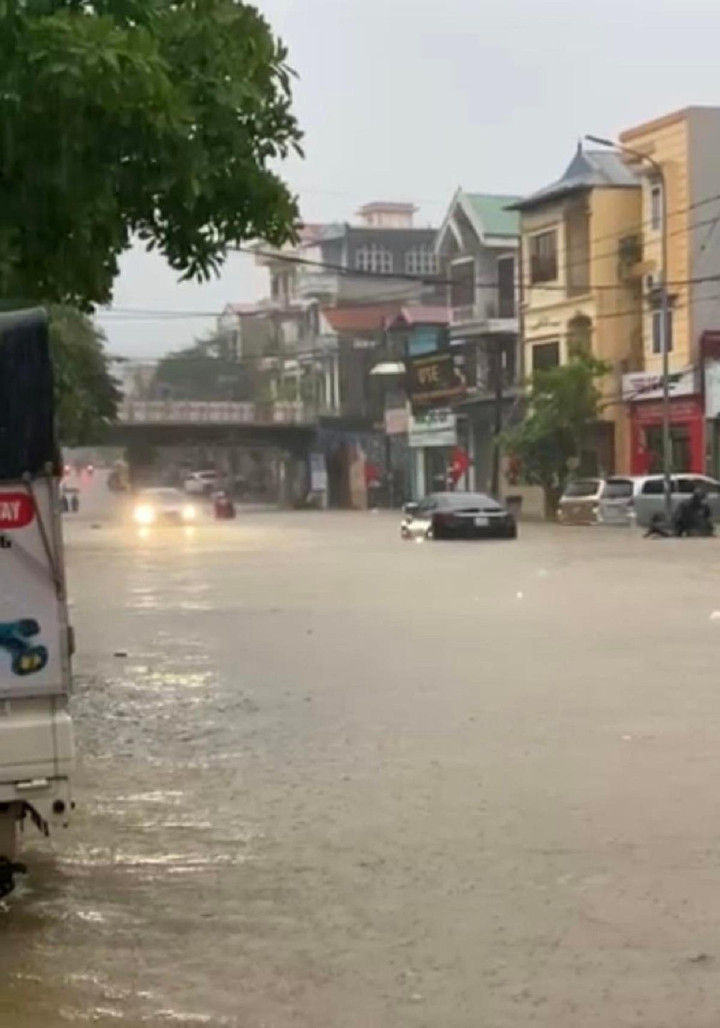 Ảnh: Mưa lớn nhấn chìm nhiều tuyến đường ở Lạng Sơn, Bắc Giang - 10
