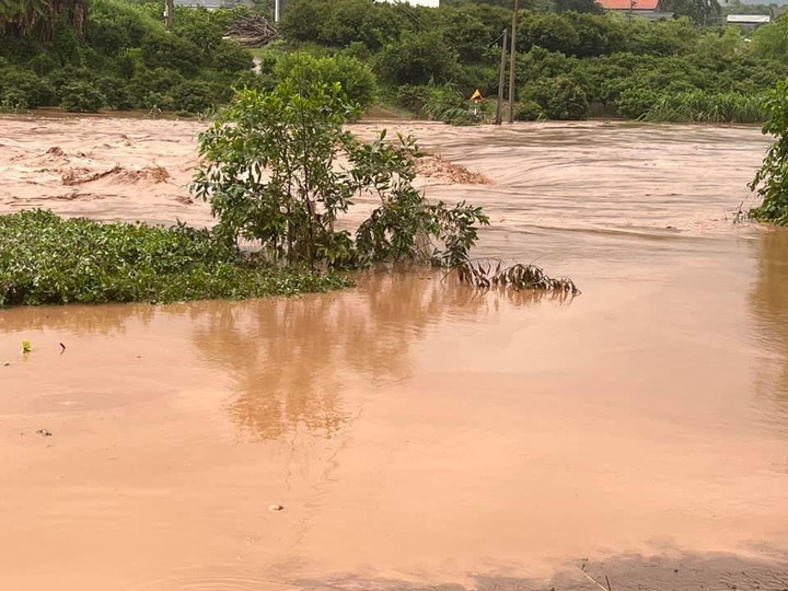 Ảnh: Mưa lớn nhấn chìm nhiều tuyến đường ở Lạng Sơn, Bắc Giang - 1