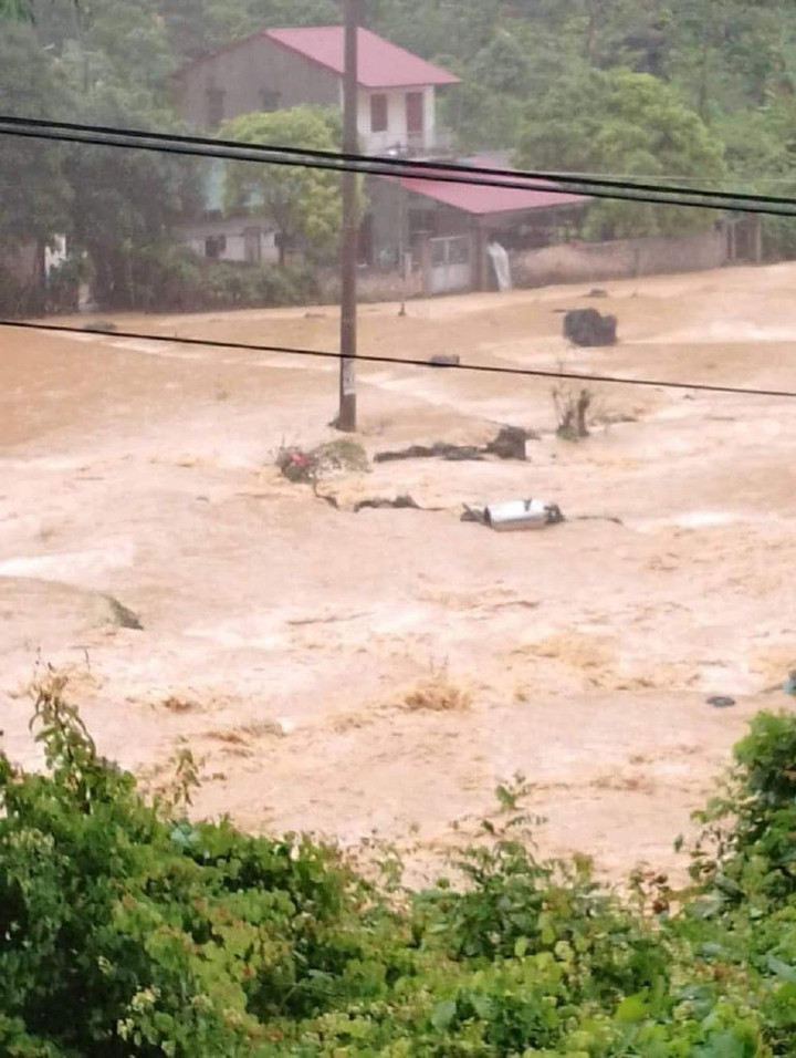 Ảnh: Mưa lớn nhấn chìm nhiều tuyến đường ở Lạng Sơn, Bắc Giang - 2