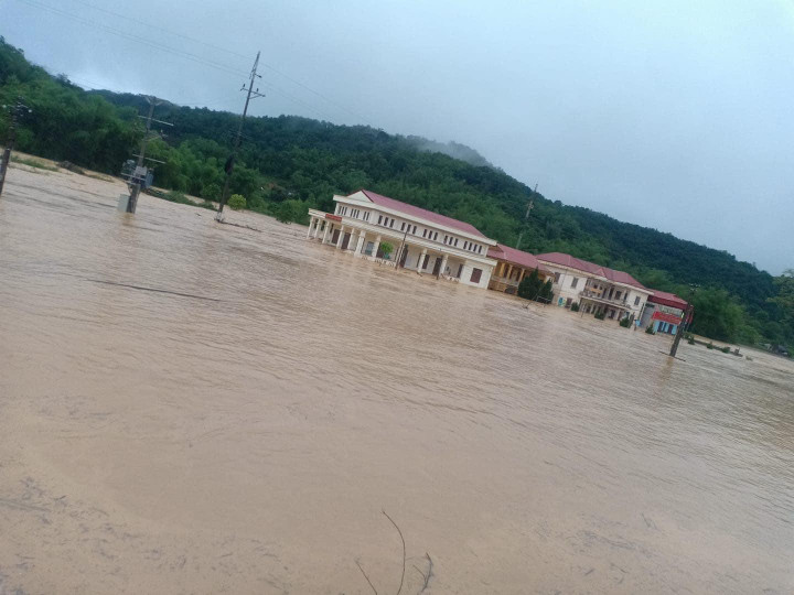 Ảnh: Mưa lớn nhấn chìm nhiều tuyến đường ở Lạng Sơn, Bắc Giang - 9