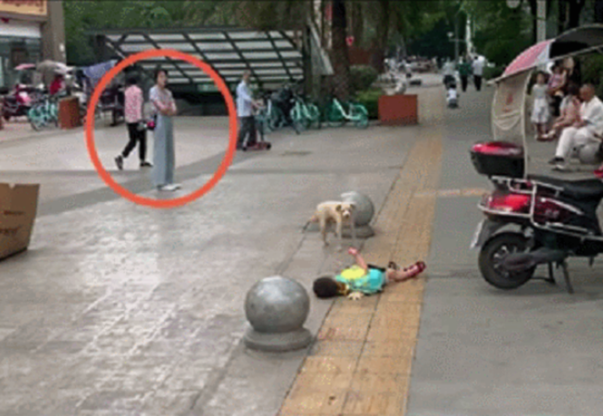 Biện pháp bá đạo của các ông bố bà mẹ thời 4.0 đối phó khi con ăn vạ - 7