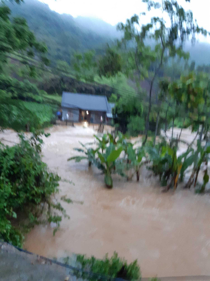 Ảnh: Mưa lớn nhấn chìm nhiều tuyến đường ở Lạng Sơn, Bắc Giang - 4