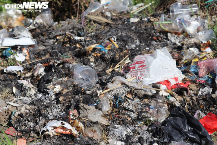 TP.HCM: Khu đô thị mới Thủ Thiêm 'ngập' trong rác - 11