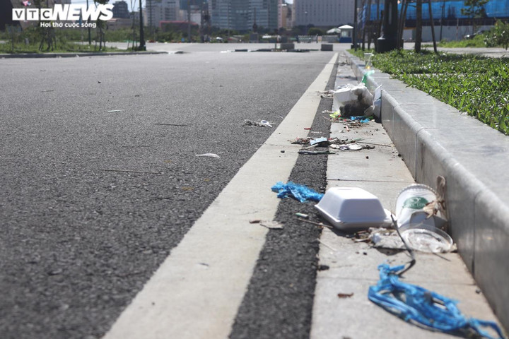 TP.HCM: Khu đô thị mới Thủ Thiêm 'ngập' trong rác - 7