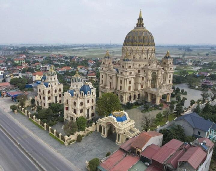 Ngắm biệt thự mọc sừng sững ở những 'làng tỷ phú' - 8