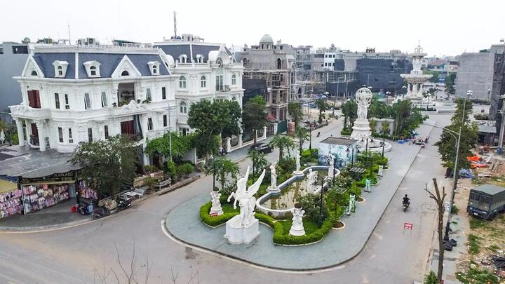 Ngắm biệt thự mọc sừng sững ở những 'làng tỷ phú' - 12