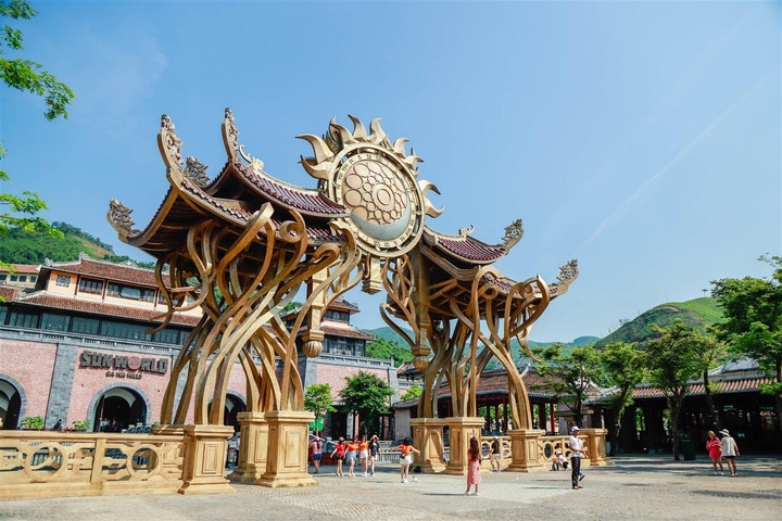 Sun World Ba Na Hills hóa xứ sở của những người khổng lồ - 3