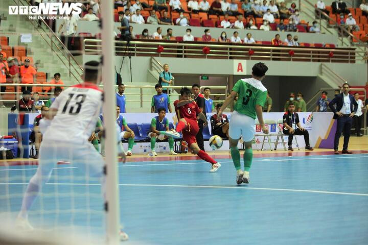 Tuyển futsal Việt Nam đánh rơi chiến thắng trong trận ra quân SEA Games 31 - 1