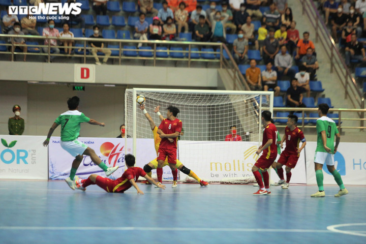 Tuyển futsal Việt Nam đánh rơi chiến thắng trong trận ra quân SEA Games 31 - 2