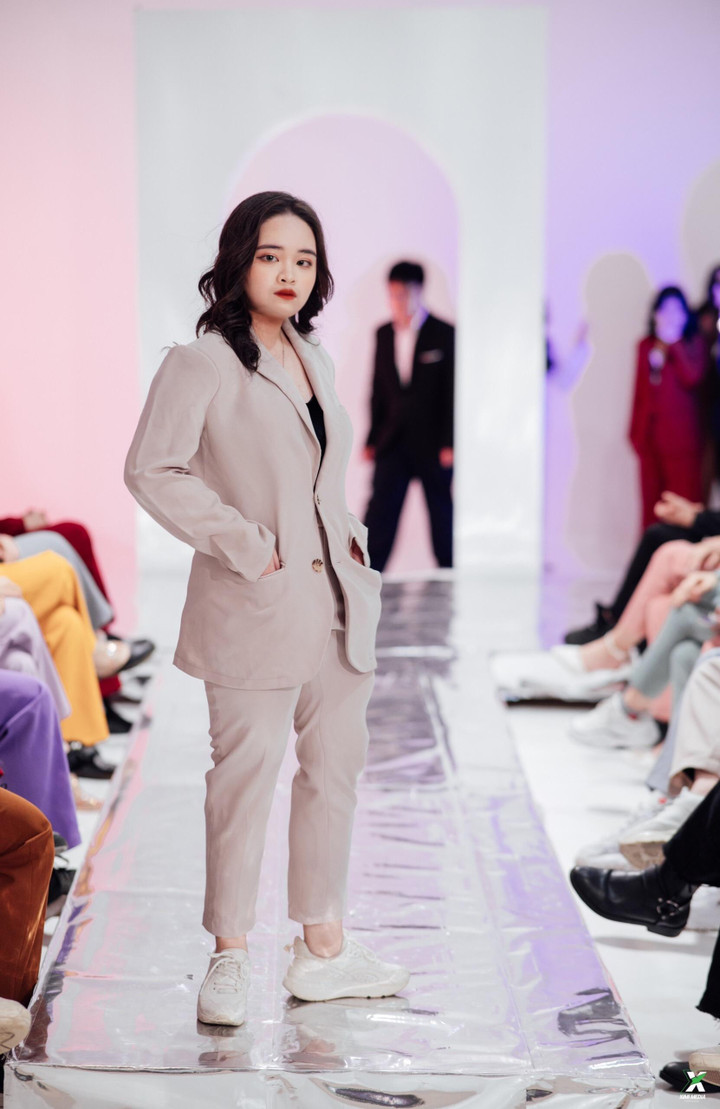 Ảnh kỷ yếu của học sinh Hải Phòng khiến dân mạng 'phát sốt'