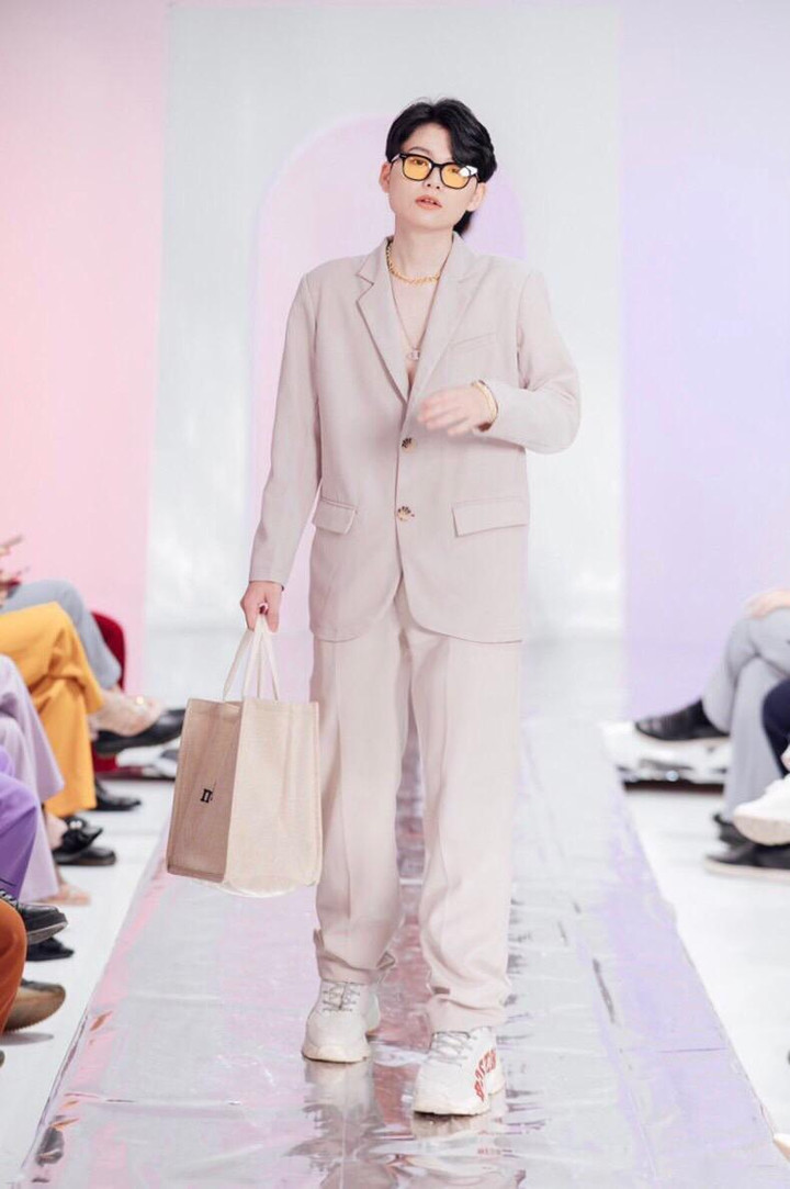 Ảnh kỷ yếu của học sinh Hải Phòng khiến dân mạng 'phát sốt'