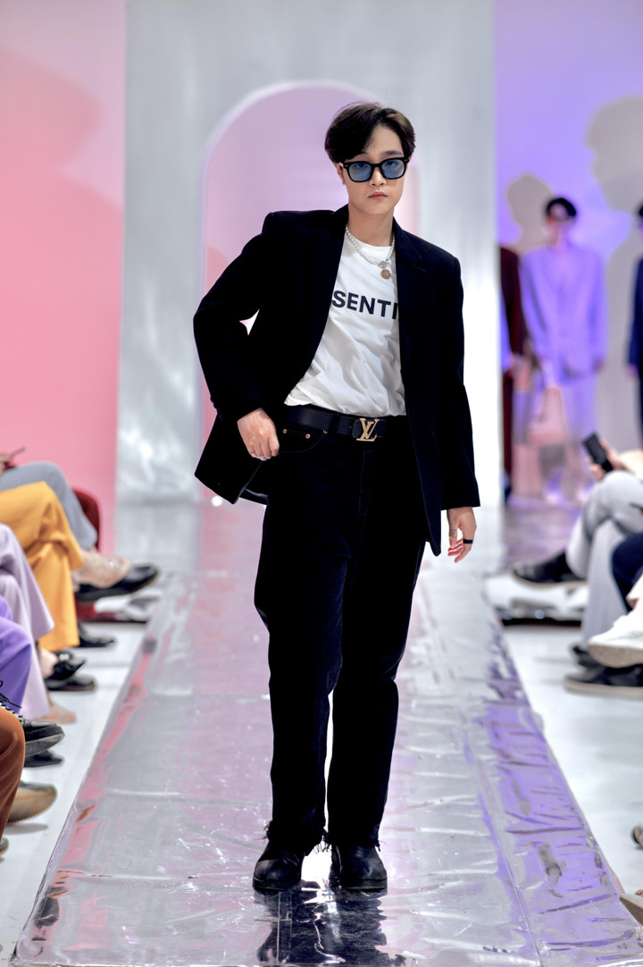 Ảnh kỷ yếu của học sinh Hải Phòng khiến dân mạng 'phát sốt'