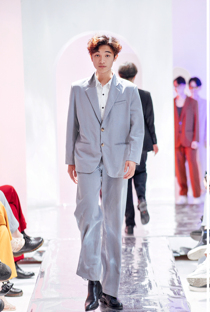 Ảnh kỷ yếu của học sinh Hải Phòng khiến dân mạng 'phát sốt'