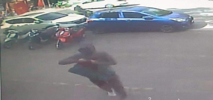 Truy bắt nghi phạm bịt kín mặt cướp ngân hàng ở Hải Phòng - 1