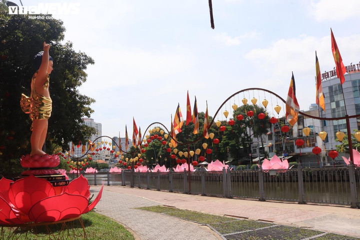 Ảnh: Nhiều ngôi chùa ở TP.HCM trang hoàng mừng lễ Phật đản - 3