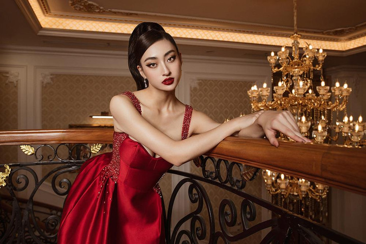 Lương Thùy Linh nhỏ bé cạnh thí sinh cao nhất Miss World Vietnam 2022 - 3