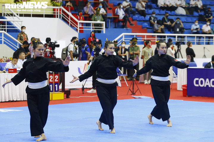 Võ sĩ Việt Nam bật khóc sau khi giành HCV SEA Games 31 - 3