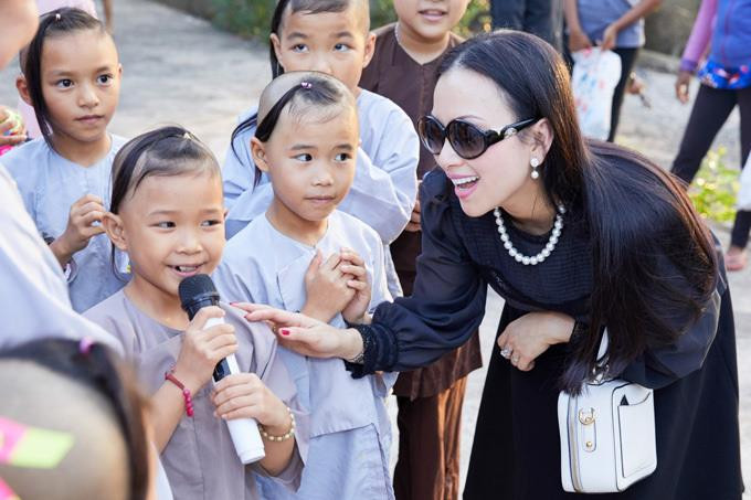 Em gái đẹp, giàu của Cẩm Ly sống thế nào sau hơn 20 năm lấy chồng tỷ phú? - 11