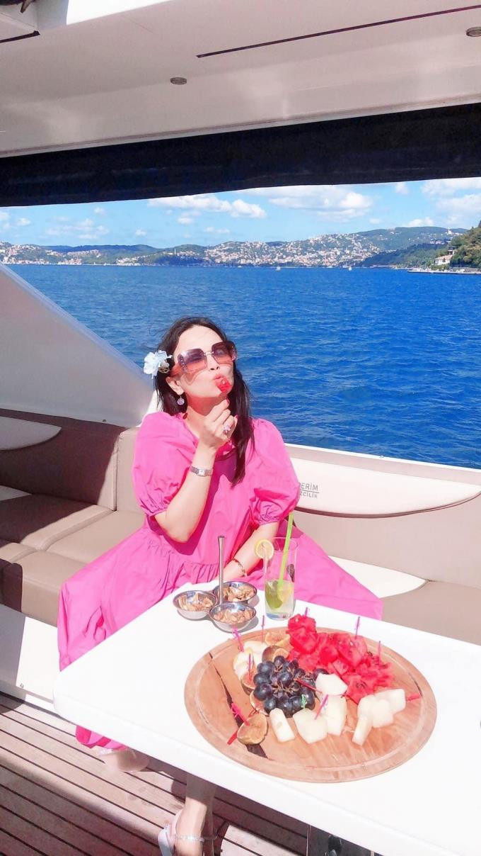 Em gái đẹp, giàu của Cẩm Ly sống thế nào sau hơn 20 năm lấy chồng tỷ phú? - 5