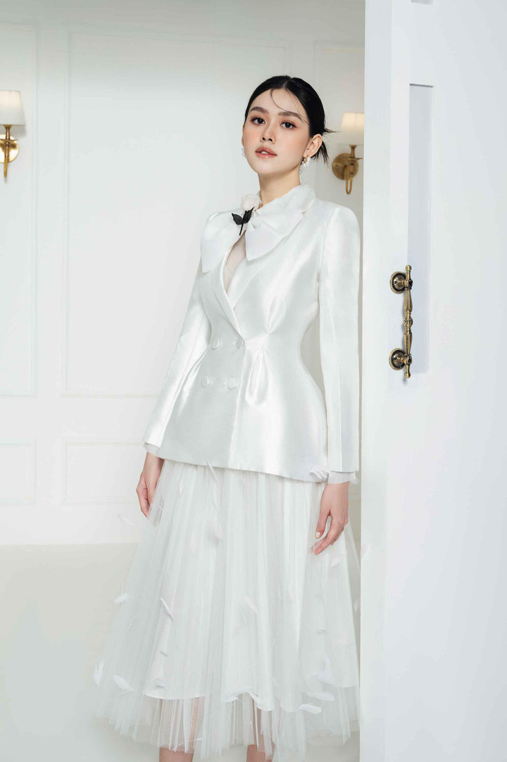 Á hậu Tường San hoá quý cô nước Pháp thanh lịch, kiêu kỳ - 5