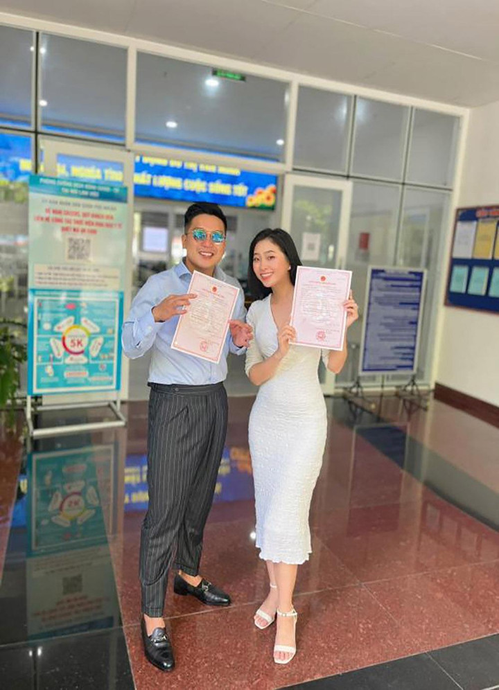 Sao Việt 12/5: Chồng cũ Phạm Quỳnh Anh gầy xanh xao bên cạnh Tuấn Hưng - 2