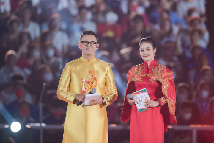 MC Đức Bảo tiết lộ màn dẫn chào bằng 11 thứ tiếng tại khai mạc SEA Games 31 - 1