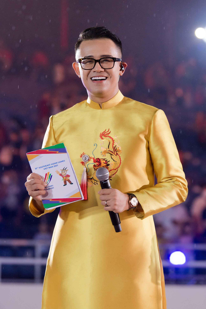 MC Đức Bảo tiết lộ màn dẫn chào bằng 11 thứ tiếng tại khai mạc SEA Games 31 - 2