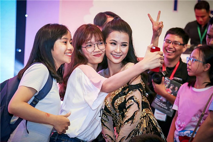 Trước Đông Nhi, những mỹ nhân Việt nào không ngại 'khẩu chiến' với fan ruột? - 2