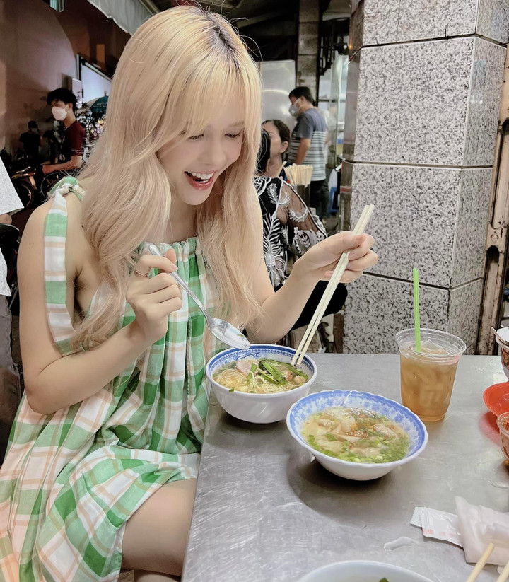 Sao Việt 14/5: 2 mỹ nhân gợi cảm nhất 'vũ trụ phim VTV' đua nhau khoe dáng - 11