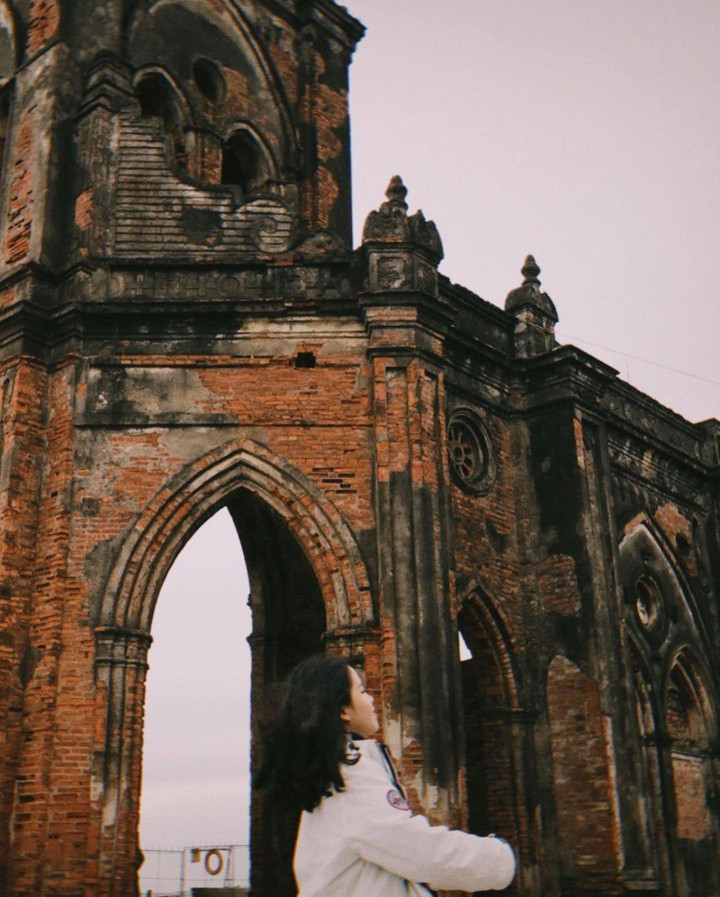 Có một nhà thờ ở Nam Định dù bị bỏ hoang, đổ nát vẫn hút nhiều người đến ngắm - 4