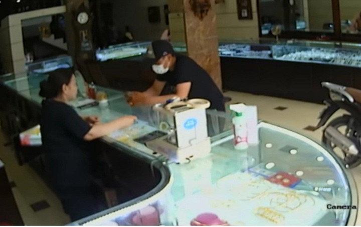 Truy tìm kẻ giả vờ mua vàng rồi cướp ở Bắc Giang - 2