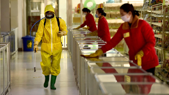 Làn sóng COVID-19 'bùng nổ', Triều Tiên tính ứng phó ra sao? - 3