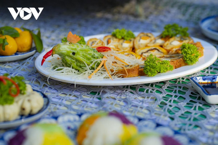 Ngắm xe hoa rước Phật trên đường phố Huế - 10