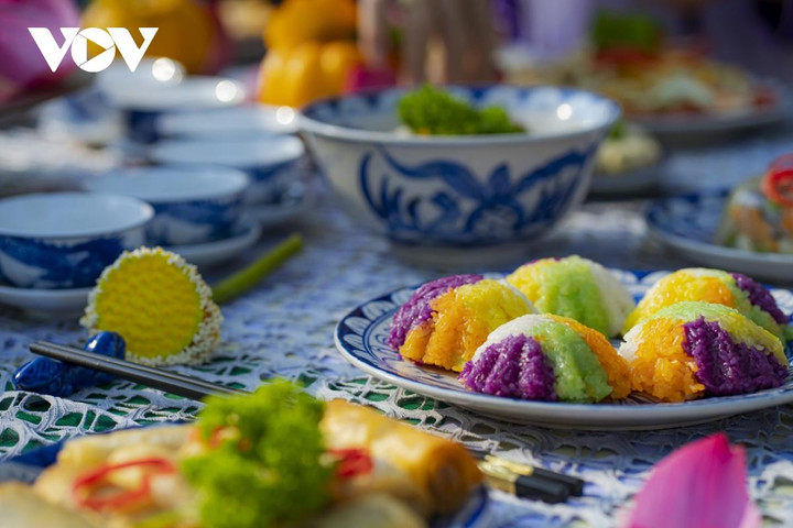 Ngắm xe hoa rước Phật trên đường phố Huế - 12