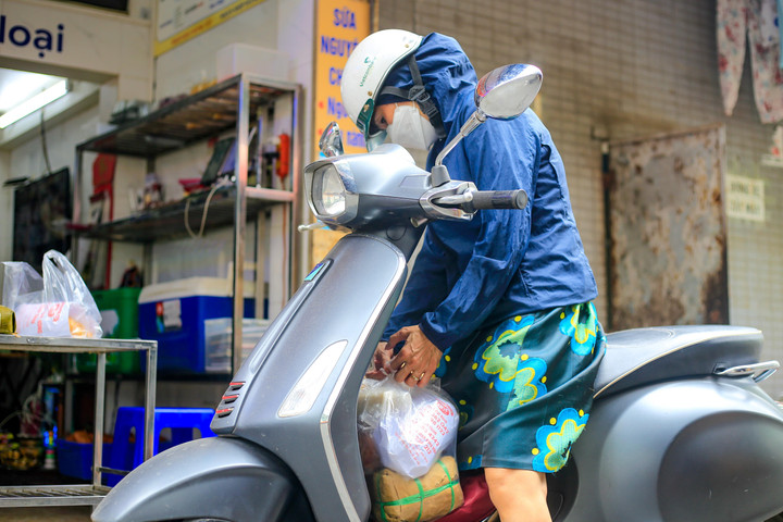 Những hàng bánh mì nổi tiếng Hà Nội bán hơn 1.000 chiếc mỗi ngày - 5