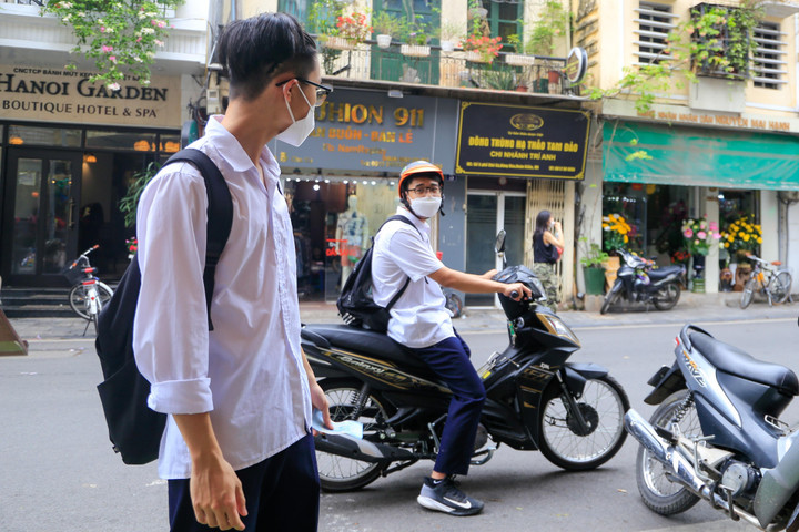 Những hàng bánh mì nổi tiếng Hà Nội bán hơn 1.000 chiếc mỗi ngày - 15