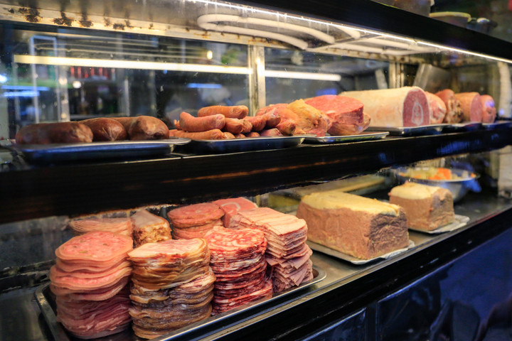 Những hàng bánh mì nổi tiếng Hà Nội bán hơn 1.000 chiếc mỗi ngày - 9