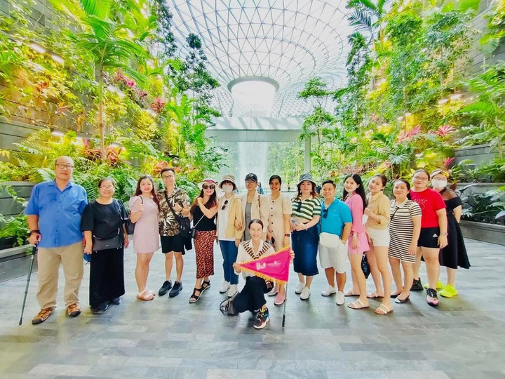 Bật khóc ngày đón khách trở lại, bất an khi không có người làm - 1