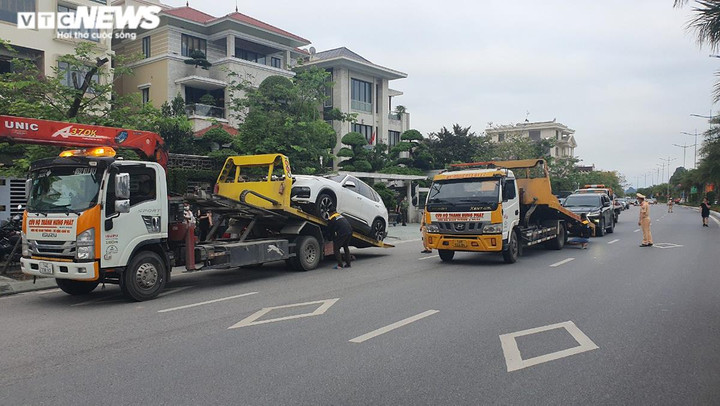 Ảnh: Công an khám xét nhà nguyên Chủ tịch UBND TP Hạ Long - 3