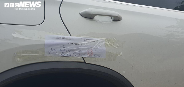 Ảnh: Công an khám xét nhà nguyên Chủ tịch UBND TP Hạ Long - 6