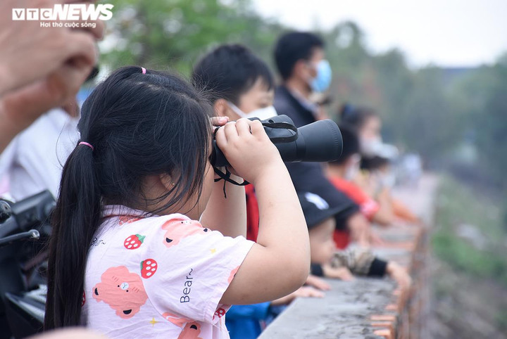 Hàng ngàn CĐV sung sướng nhìn đội Rowing Việt Nam thắng lớn ở SEA Games 31 - 8