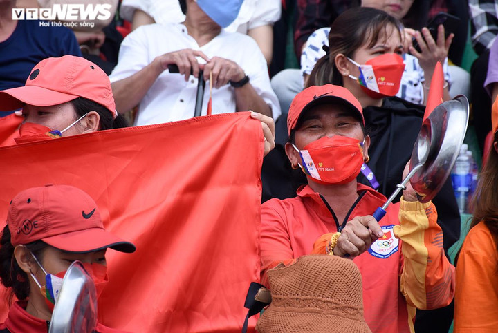 Hàng ngàn CĐV sung sướng nhìn đội Rowing Việt Nam thắng lớn ở SEA Games 31 - 5