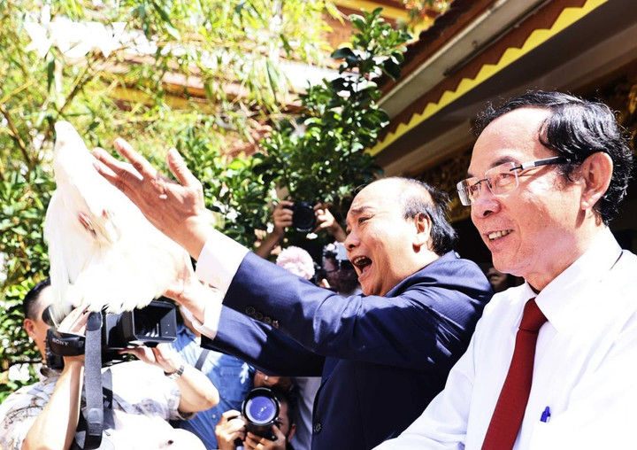 Chủ tịch nước Nguyễn Xuân Phúc chúc mừng Đại lễ Phật đản tại TP.HCM - 10