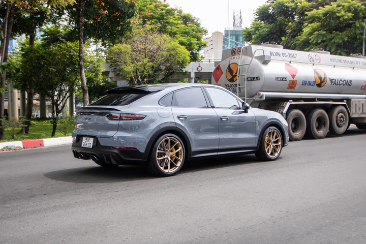 Cận cảnh Porsche Cayenne Turbo GT của ông Đặng Lê Nguyên Vũ - 9