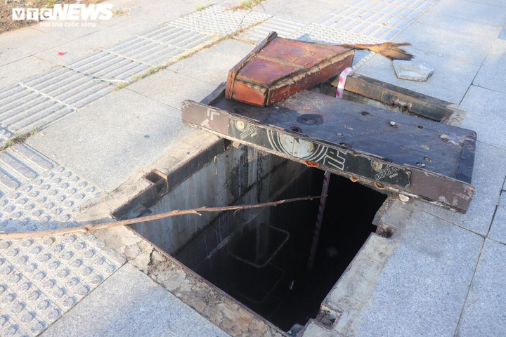 TP.HCM: Sau cầu Thủ Thiêm 2, đến lượt hàng loạt hố ga trên đường Tố Hữu mất nắp - 9