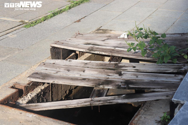 TP.HCM: Sau cầu Thủ Thiêm 2, đến lượt hàng loạt hố ga trên đường Tố Hữu mất nắp - 6