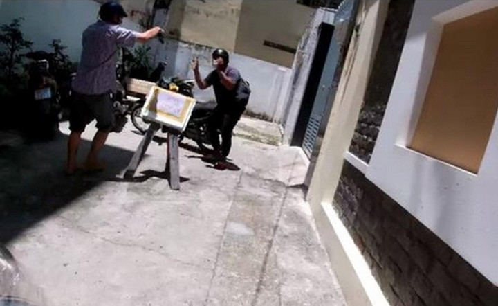 Trinh sát nổ súng khống chế kẻ cướp giật dây chuyền ở TP.HCM - 1