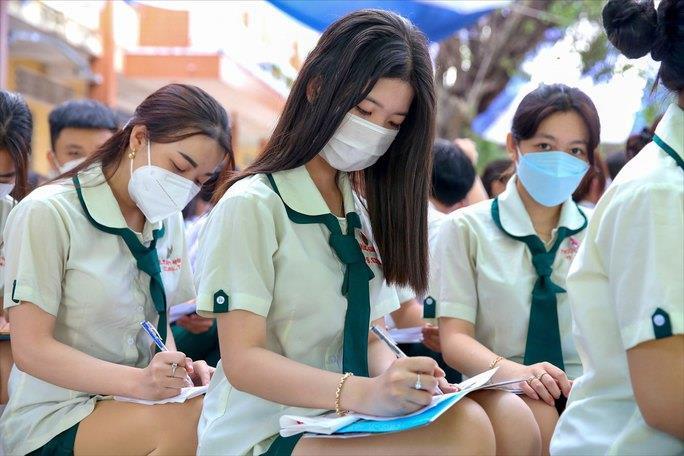 Học phí đại học công lập tăng cao, có trường tới 30% - 1